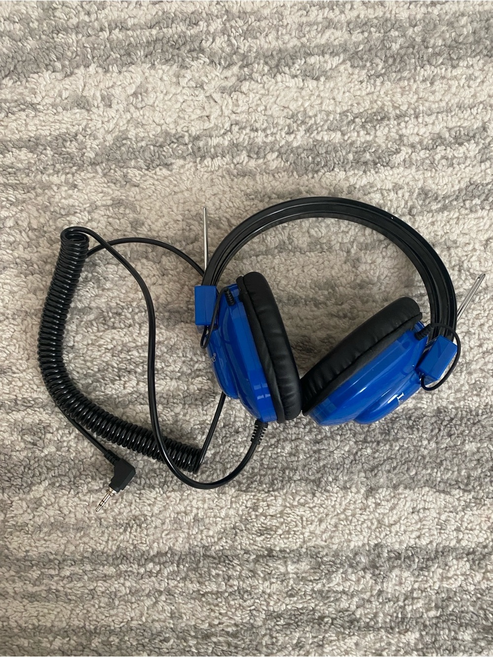 Lakeshore Listening Center Classroom Wired Over-Ear Headphones